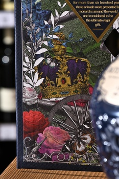 Chivas Regal The Sapphire Flagon Royal Salute - виски Чивас Ригал де Сапфир Флэгон Роял Сэлют 0.7 л