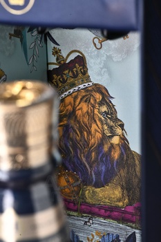 Chivas Regal The Sapphire Flagon Royal Salute - виски Чивас Ригал де Сапфир Флэгон Роял Сэлют 0.7 л