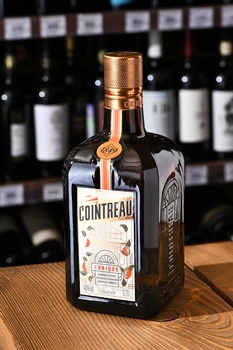 Cointreau - ликер Куантро 0.7 л