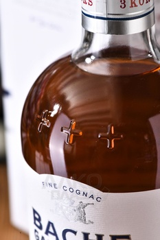 Bache-Gabrielsen VS Tre Kors - коньяк Баш Габриэльсен ВС Тре Корс 0.7 л в п/у