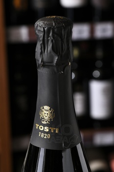 Tosti Prosecco DOC Extra Dry - вино игристое Тости Просекко ДОК Экстра Драй 0.75 л