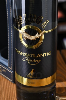 Beluga Transatlantic Racing Leather Gift Box - водка Белуга Трансатлантик Рейсинг 0.7 л в кожаной п/у