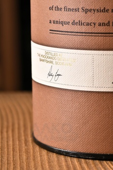 Knockando 12 Years Old - виски Нокэнду выдержка 12 лет 0.7 л в тубе