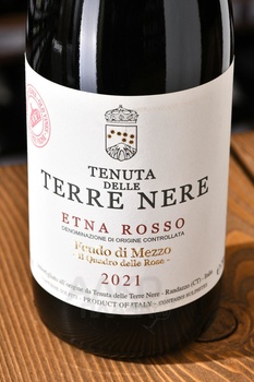 Terre Nere Etna Bianco Rosso Feudo di Mezzo DOC - вино Терре Нере Этна Россо Феудо ди Меццо ДОК 0.75 л красное сухое