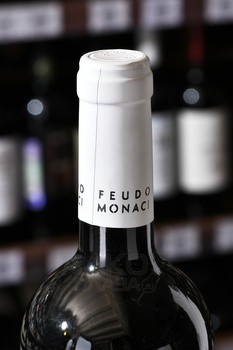 Feudo Monaci Primitivo - вино Феудо Моначи Примитиво 2022 год 0.75 л красное полусухое