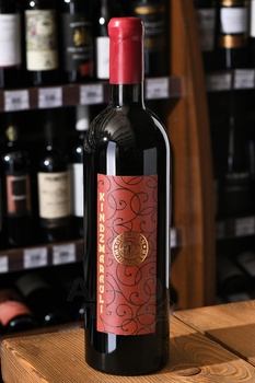 Kindzmarauli Georgian Winemaker - вино Киндзмараули Джеорджиан Ваинмеикер 0.75 л красное полусладкое