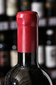 Kindzmarauli Georgian Winemaker - вино Киндзмараули Джеорджиан Ваинмеикер 0.75 л красное полусладкое