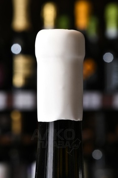 Вино Рислинг Красная Горка 1.5 л белое сухое