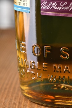 Torabhaig Legacy Series Single Malt Scotch Whisky Cnoc Na Moine - виски Торвег Легаси Сериес Сингл Молт Скотч Виски Кнок на Моине 0.7 л в п/у