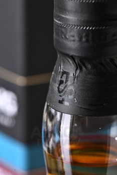 Torabhaig Legacy Series Single Malt Scotch Whisky Cnoc Na Moine - виски Торвег Легаси Сериес Сингл Молт Скотч Виски Кнок на Моине 0.7 л в п/у