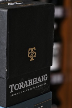 Torabhaig Single Malt Scotch Whisky Legacy Series Allt Gleann Batch Strength - виски Торвег Сингл Молт Скотч Виски Легаси Сириес Альт Глен Батч Стренг 0.7 л в п/у