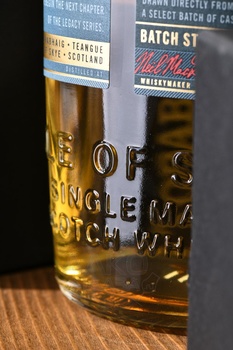 Torabhaig Single Malt Scotch Whisky Legacy Series Allt Gleann Batch Strength - виски Торвег Сингл Молт Скотч Виски Легаси Сириес Альт Глен Батч Стренг 0.7 л в п/у