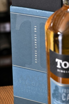 Torabhaig Single Malt Scotch Whisky Legacy Series Allt Gleann Batch Strength - виски Торвег Сингл Молт Скотч Виски Легаси Сириес Альт Глен Батч Стренг 0.7 л в п/у