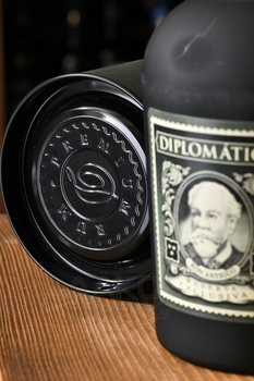 Diplomatico Reserva Exclusiva - ром Дипломатико Резерва Экслюзива 0.75 л в тубе