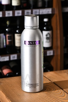 Danzka Currant - водка Данска Курант 0.7 л