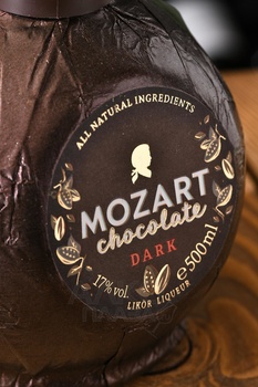 Mozart dark chocolate - ликер Мозарт с черным шоколадом 0.5 л