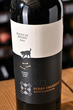 Perro Callejero Blend de Malbec - вино Перро Калльехеро Блэнд Де Мальбек 0.75 л красное сухое