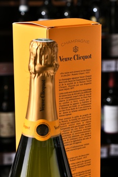 Veuve Clicquot Brut gift box - шампанское Вдова Клико Брют 0.75 л в п/у