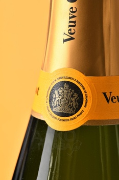 Veuve Clicquot Brut gift box - шампанское Вдова Клико Брют 0.75 л в п/у