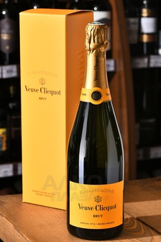 Veuve Clicquot Brut gift box - шампанское Вдова Клико Брют 0.75 л в п/у
