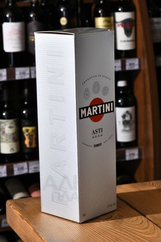 Martini Asti Gift Box - игристое вино Мартини Асти 0.75 л в п/у