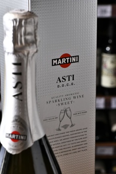 Martini Asti Gift Box - игристое вино Мартини Асти 0.75 л в п/у