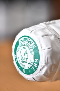 Andre Beaufort Polisy Blanc de Blancs - шампанское Андре Бофор Полизи Блан де Блан 0.75 л белое брют натюр