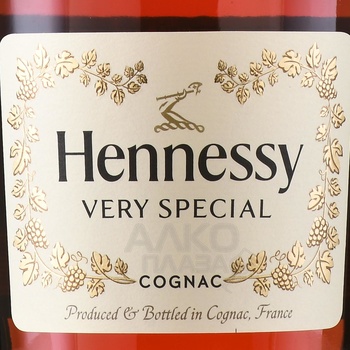 Hennessy VS Limited Edition - коньяк Хеннесси ВС Лимитед Эдишн 0.7 л в п/у
