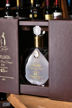 Коньяк ОС Сараджев 45 лет 0.7 л п/у кожа