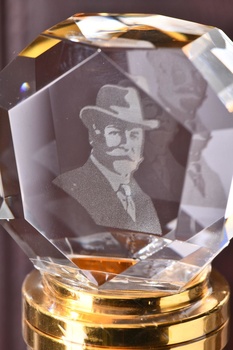 Коньяк ОС Сараджев 45 лет 0.7 л п/у кожа