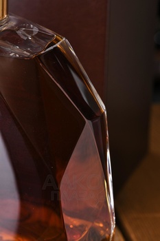 Коньяк ОС Сараджев 45 лет 0.7 л п/у кожа