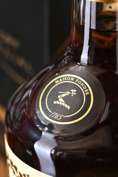 Hennessy VS - коньяк Хеннесси ВС 0.5 л в подарочной упаковке