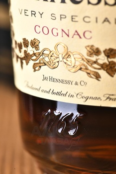 Hennessy VS - коньяк Хеннесси ВС 0.5 л в подарочной упаковке