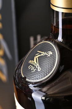 Hennessy VS Limited Edition - коньяк Хеннесси ВС Лимитед Эдишн 0.7 л в п/у