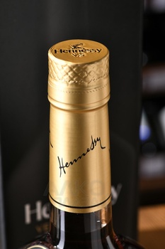 Hennessy VS Limited Edition - коньяк Хеннесси ВС Лимитед Эдишн 0.7 л в п/у