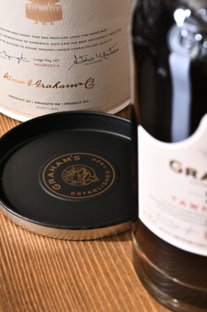 Porto Grahams Tawny 20 Years in Tube - портвейн Грэмс Тони 20 лет 0.75 л в тубе