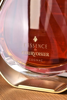 Courvoisier L`Essence - коньяк Курвуазье Л`Есанс 0.7 л п/у