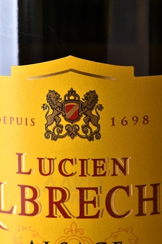 Lucien Albrecht Gewurztraminer Reserve Alsace AOC - вино Люсьен Альбрешт Гевюрцтраминер Резерв Эльзас 0.75 л белое полусухое