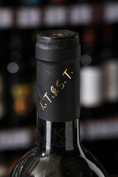 Tenuta Dodici Gorki Capri - вино Тенута Додичи М. Горький Капри 0.75 л красное сухое