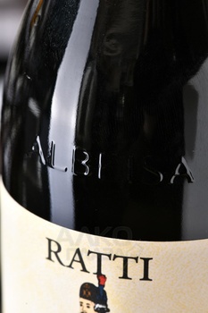 Ratti Ochetti Langhe Nebbiolo - вино Ратти Очетти Ланге Неббиоло 0.75 л красное сухое