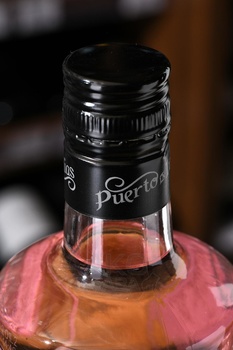 Puerto de Indias Sevillian Premium Strawberry Gin - Пуэрто де Индиас Севиллиан Джин Премиум Строберри 0.7 л