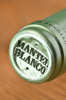 Alvarez y Diez Mantel Blanco Sauvignon Blanc - вино Альварес и Диез Мантель Бланко Совиньон Блан 0.75 л белое сухое