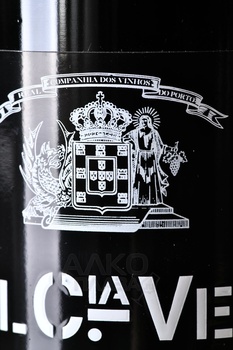 Royal Compahnia Velha Vintage Port 2012 - портвейн Реал Компания Вэлья Винтаж Порт 0.75 л в п/у дерево