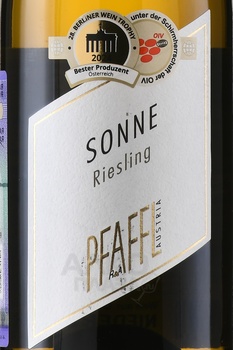 Pfaffl Sonne Riesling - вино Пфаффль Зонне Рислинг 0.75 л белое полусухое
