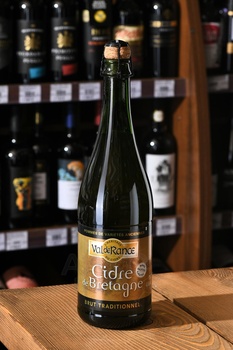 Cidre de Bretagne Brut Traditionnel - сидр игристый Сидр де Бретань Брют Традисионнэль 0.75 л нефильтрованный полусухой
