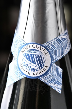 Kiwi Cuvee Cap Classique - вино игристое Киви Кюве Кап Классик 0.75 л белое брют