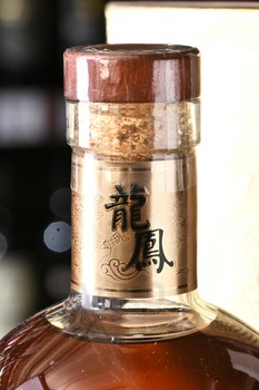 Saintonge Long Feng Blended Chinese Whisky - виски Сентонж Лунфэн 0.7 л в п/у