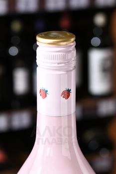 Baileys Strawberry & Cream - ликер Бэйлис с ароматом Клубники и Сливок 0.7 л
