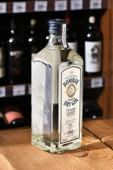 Bombay London Dry Gin - джин Бомбей Лондон Драй 0.7 л