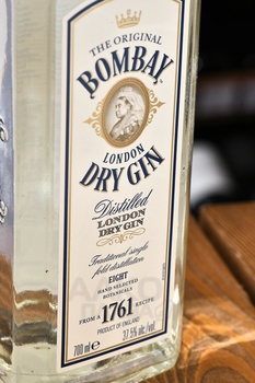 Bombay London Dry Gin - джин Бомбей Лондон Драй 0.7 л